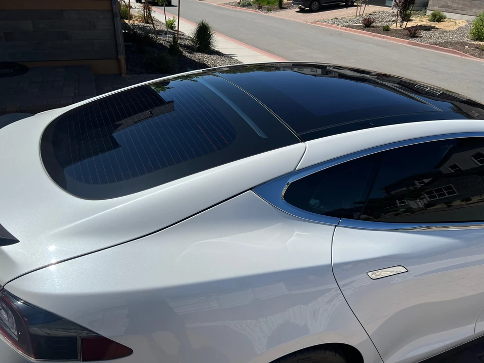 2015 Tesla Model S - Image 24 of 31