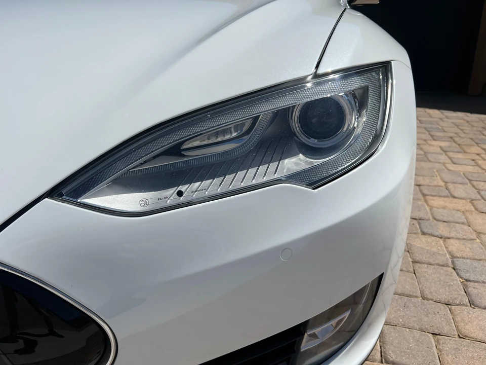2015 Tesla Model S - Image 21 of 31