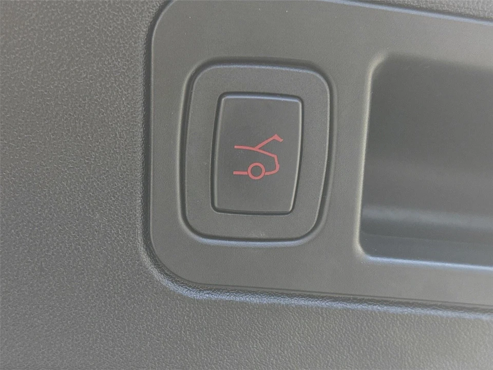 2015 Tesla Model S - Image 15 of 31