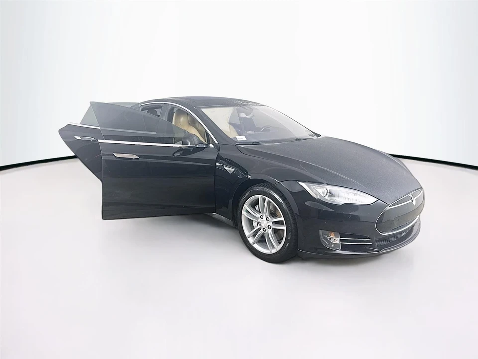 2015 Tesla Model S - Image 30 of 31