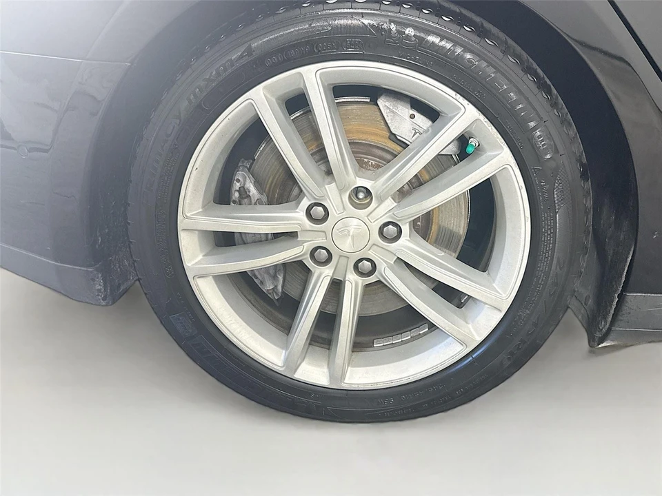 2015 Tesla Model S - Image 27 of 31
