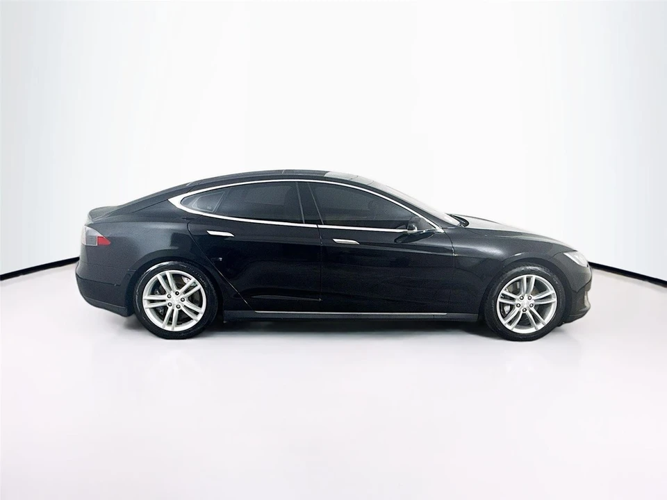 2015 Tesla Model S - Image 25 of 31