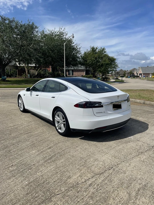 2015 Tesla Model S - Image 8 of 31