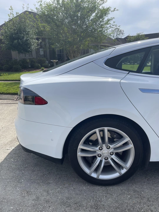 2015 Tesla Model S - Image 27 of 31