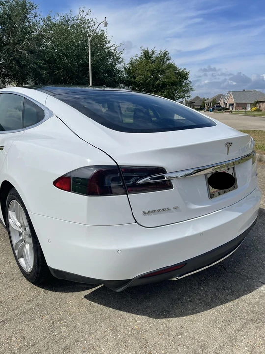 2015 Tesla Model S - Image 21 of 31