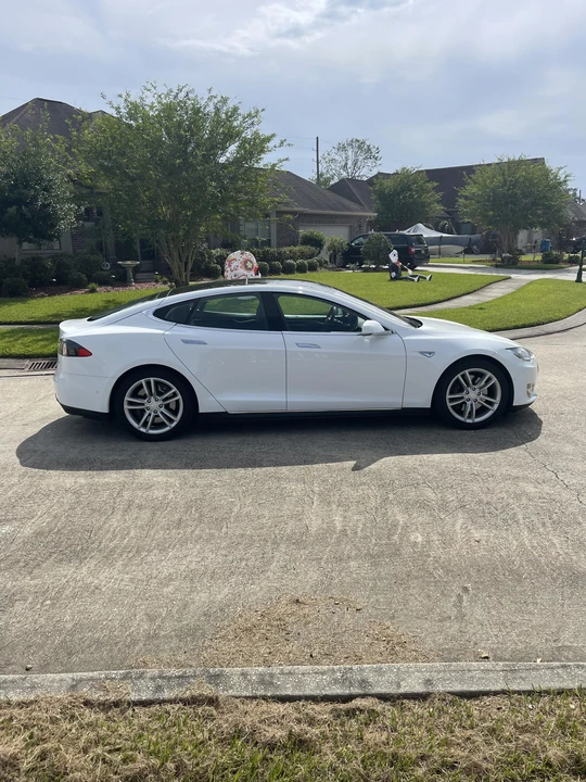2015 Tesla Model S - Image 9 of 31