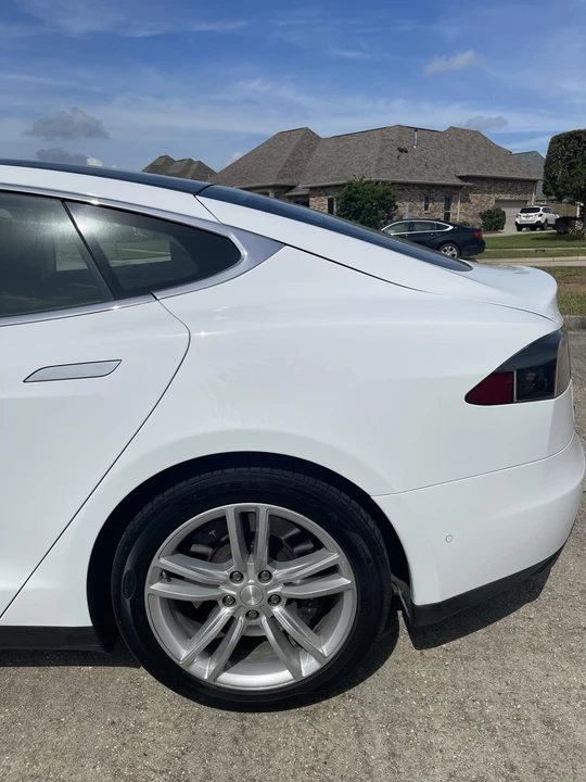 2015 Tesla Model S - Image 19 of 31