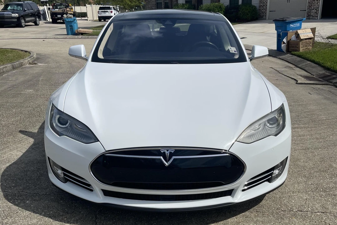 2015 Tesla Model S - Image 2 of 31