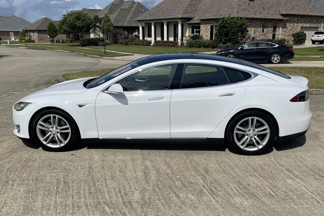 2015 Tesla Model S - Image 3 of 31