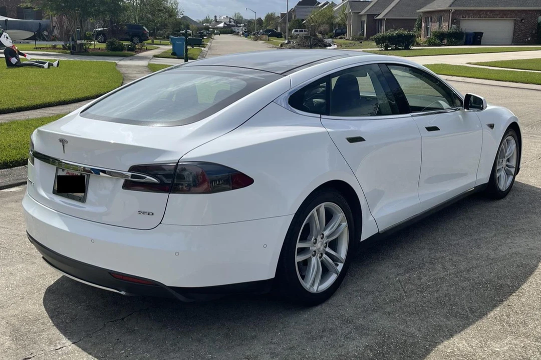 2015 Tesla Model S - Image 4 of 31