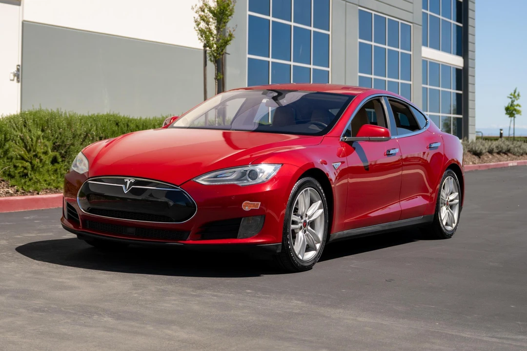 2015 Tesla Model S - Image 8 of 31