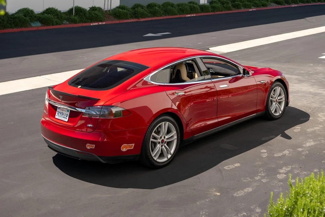 2015 Tesla Model S - Image 15 of 31