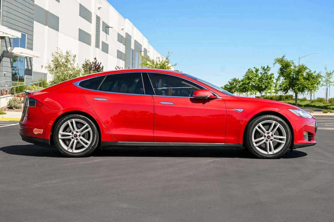 2015 Tesla Model S - Image 17 of 31