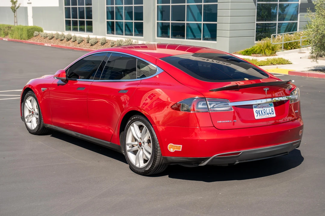 2015 Tesla Model S - Image 11 of 31