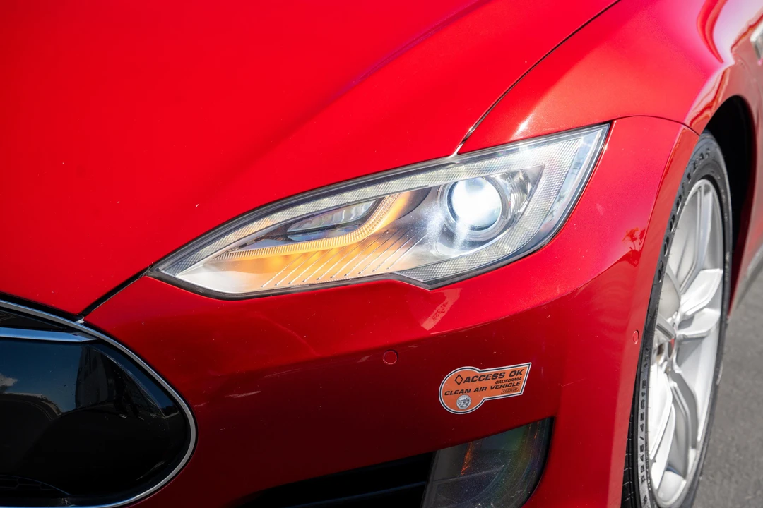 2015 Tesla Model S - Image 22 of 31