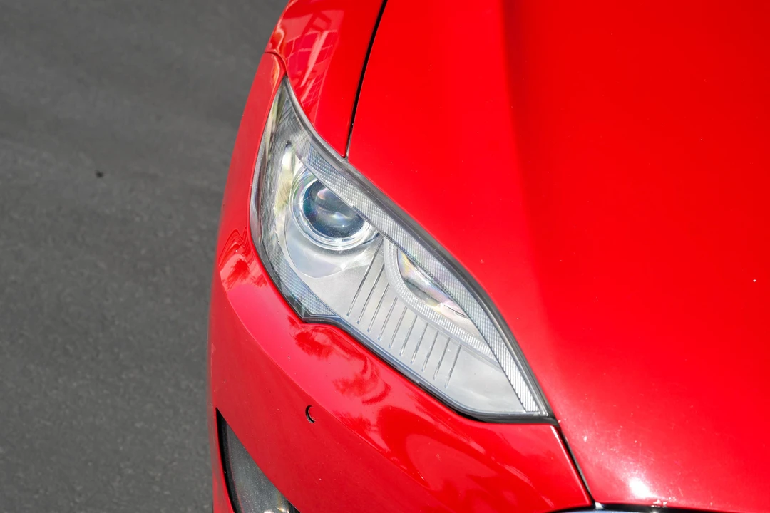2015 Tesla Model S - Image 20 of 31
