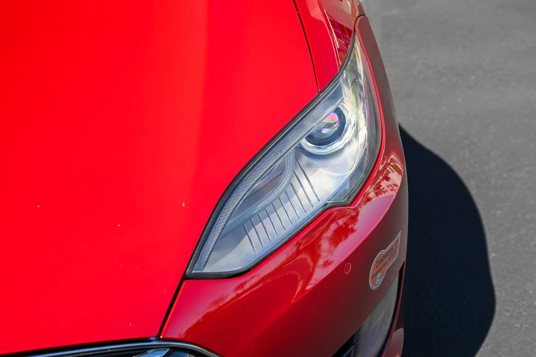 2015 Tesla Model S - Image 21 of 31