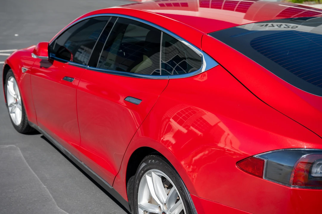 2015 Tesla Model S - Image 31 of 31