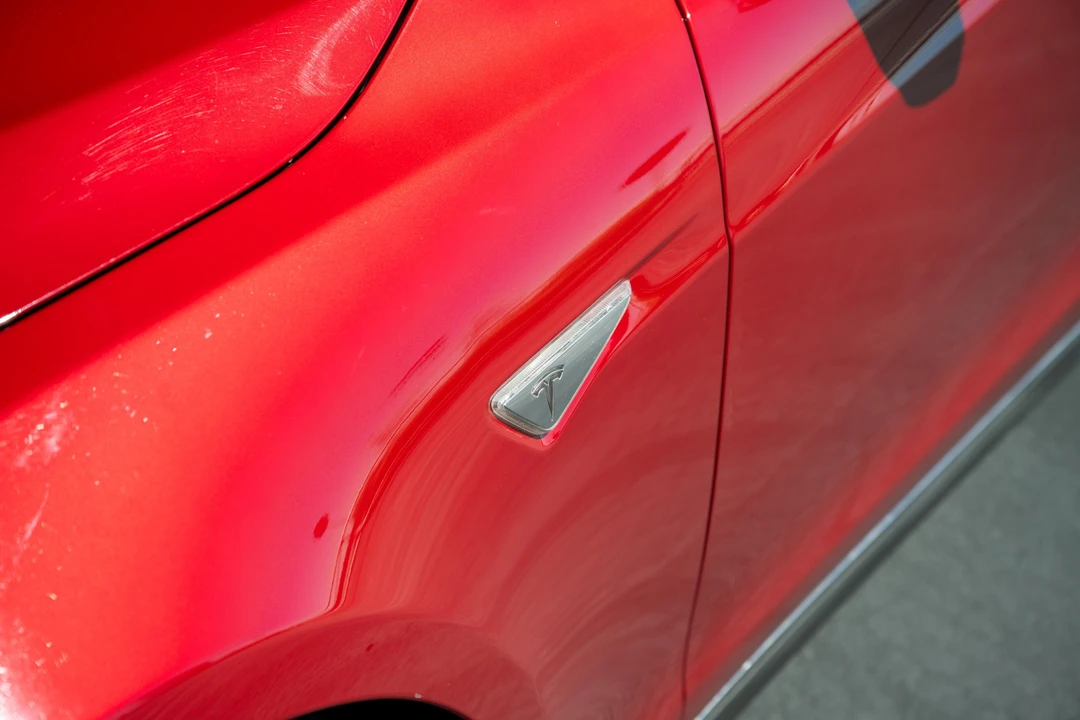 2015 Tesla Model S - Image 26 of 31