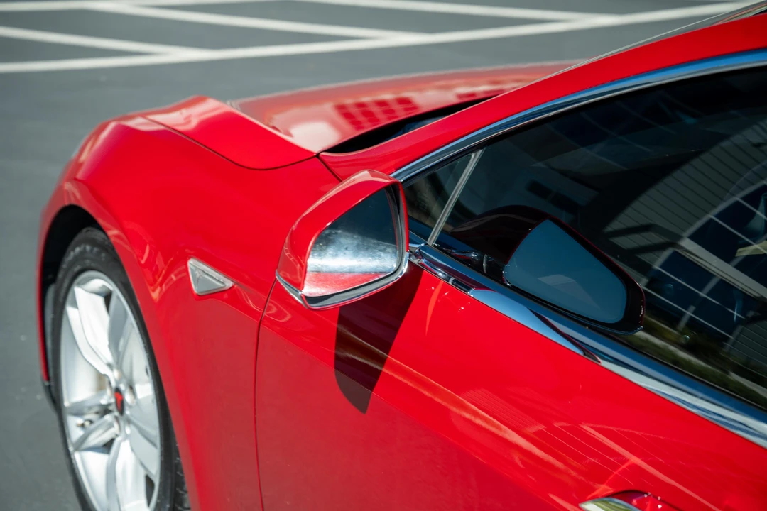 2015 Tesla Model S - Image 29 of 31