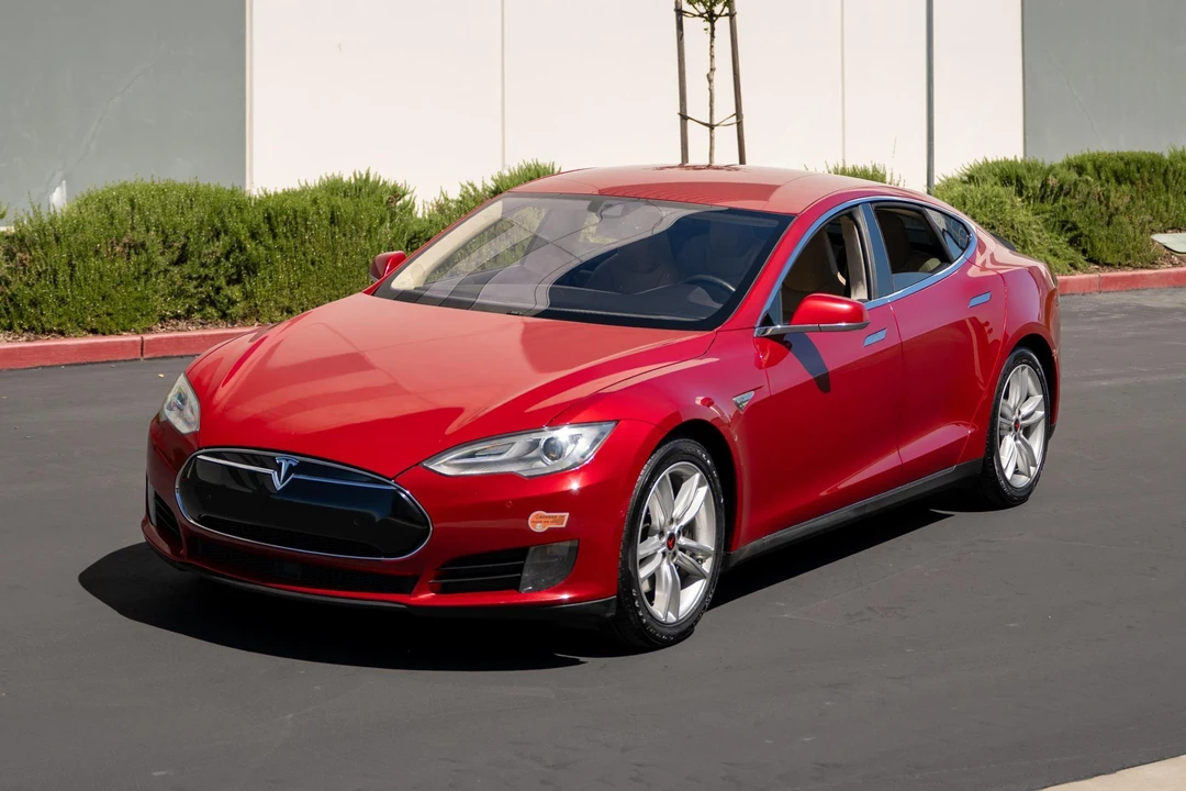 2015 Tesla Model S - Image 9 of 31