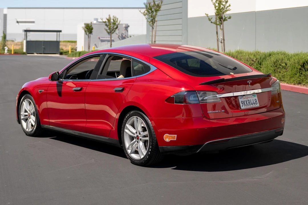2015 Tesla Model S - Image 12 of 31