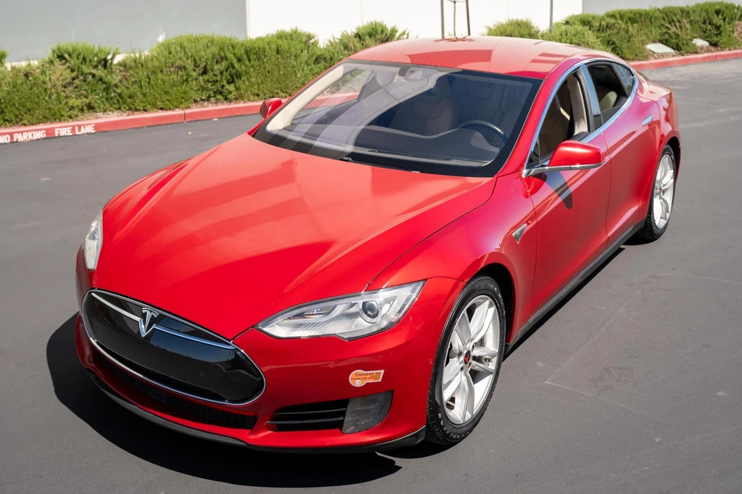 2015 Tesla Model S - Image 10 of 31