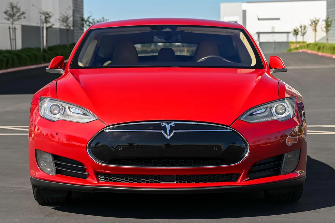 2015 Tesla Model S - Image 2 of 31