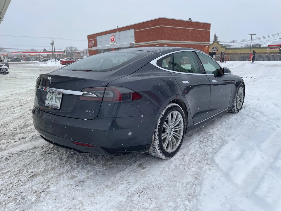2015 Tesla Model S - Image 10 of 31