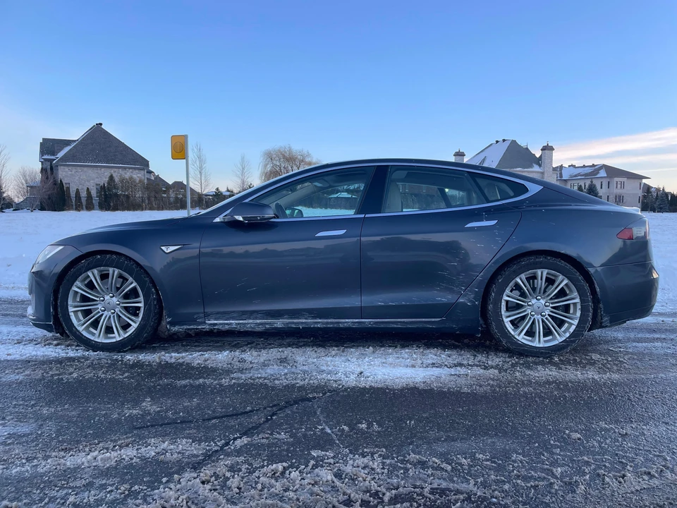 2015 Tesla Model S - Image 16 of 31