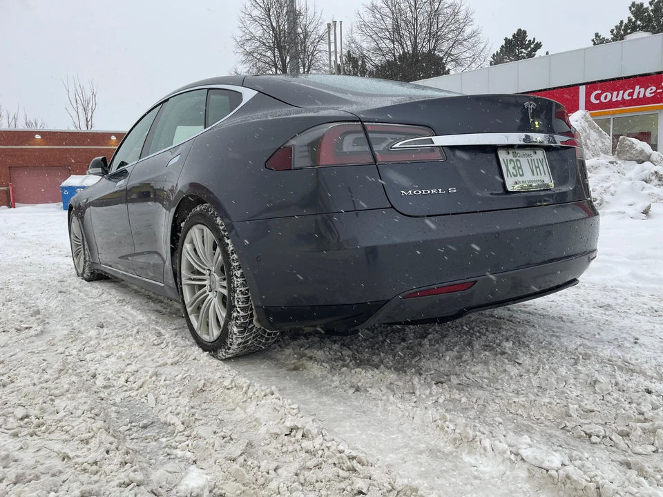 2015 Tesla Model S - Image 8 of 31