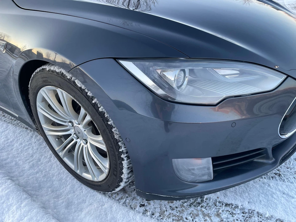 2015 Tesla Model S - Image 23 of 31