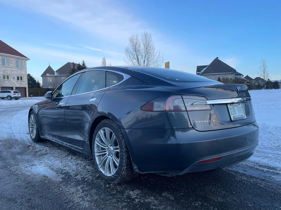 2015 Tesla Model S - Image 18 of 31