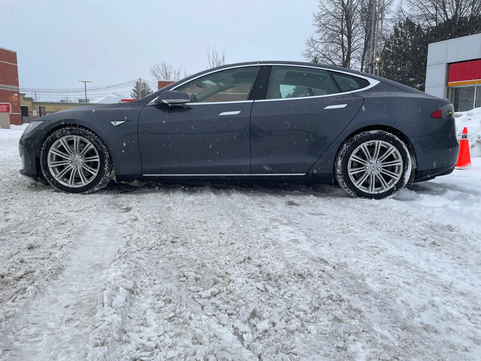 2015 Tesla Model S - Image 7 of 31
