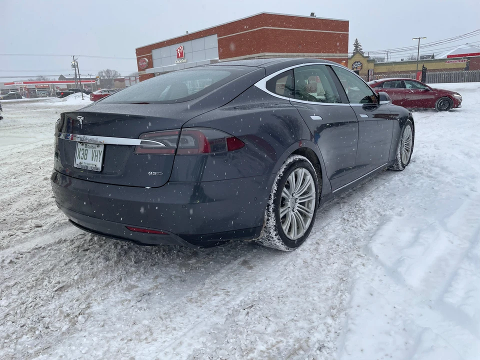 2015 Tesla Model S - Image 11 of 31