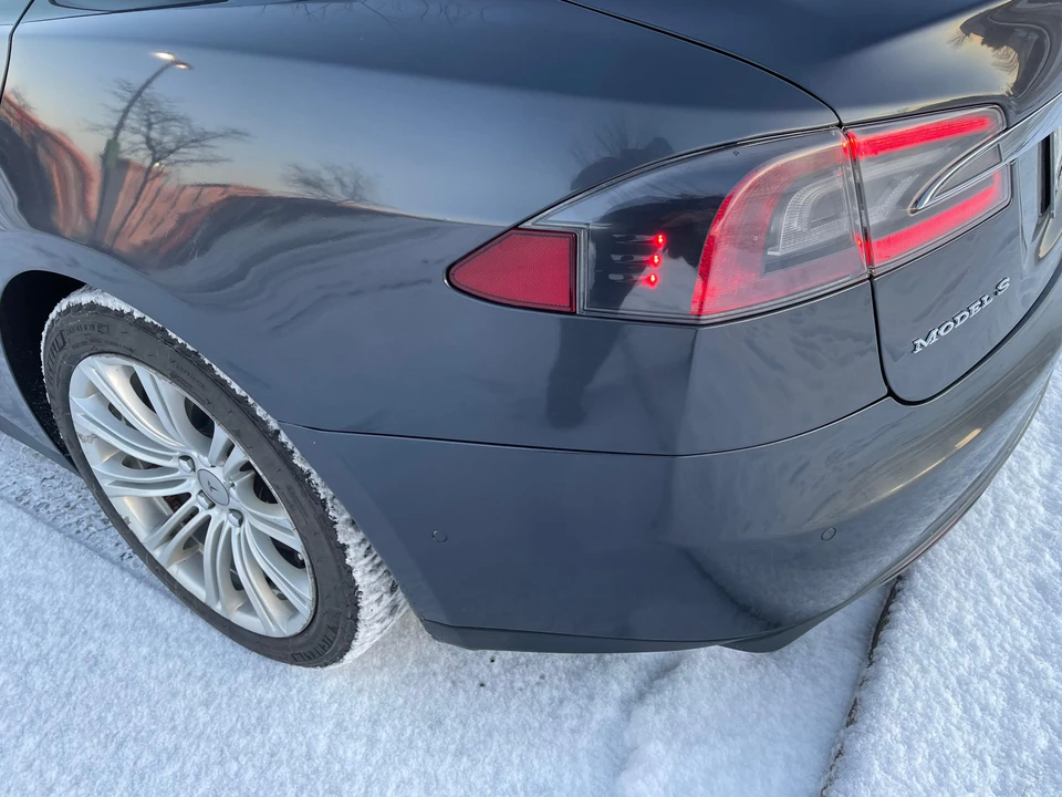 2015 Tesla Model S - Image 28 of 31