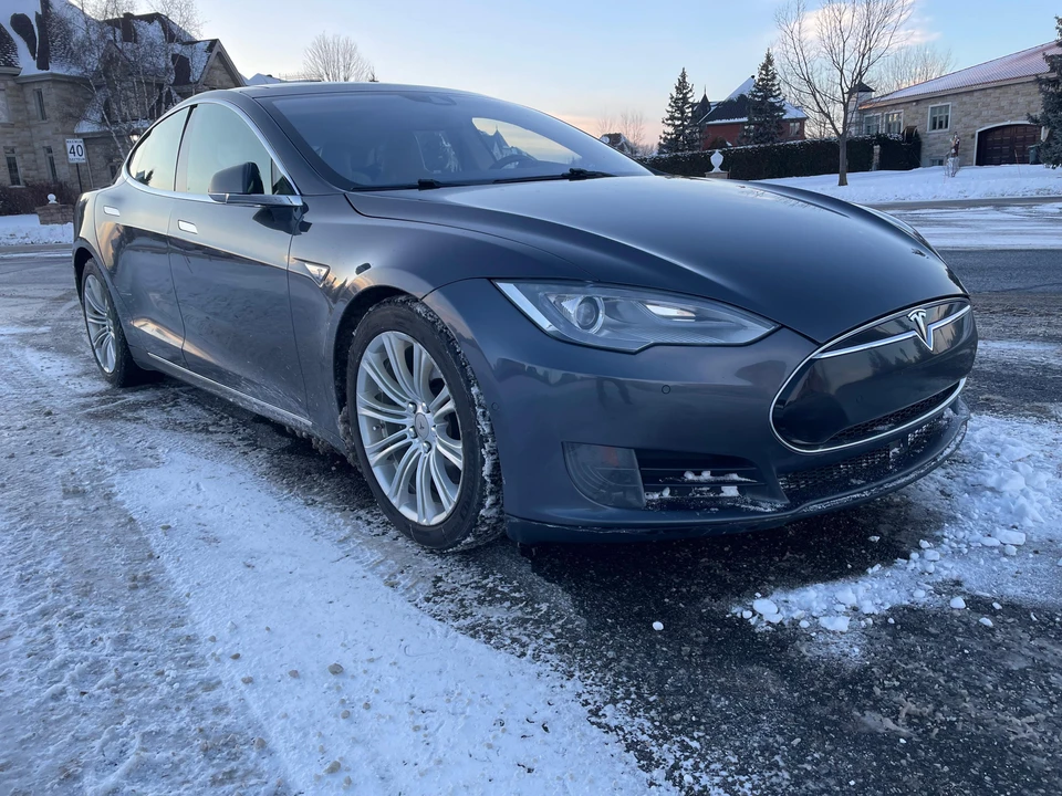 2015 Tesla Model S - Image 21 of 31