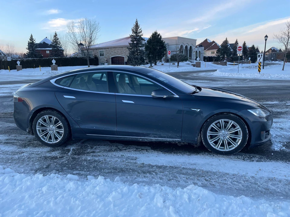 2015 Tesla Model S - Image 20 of 31