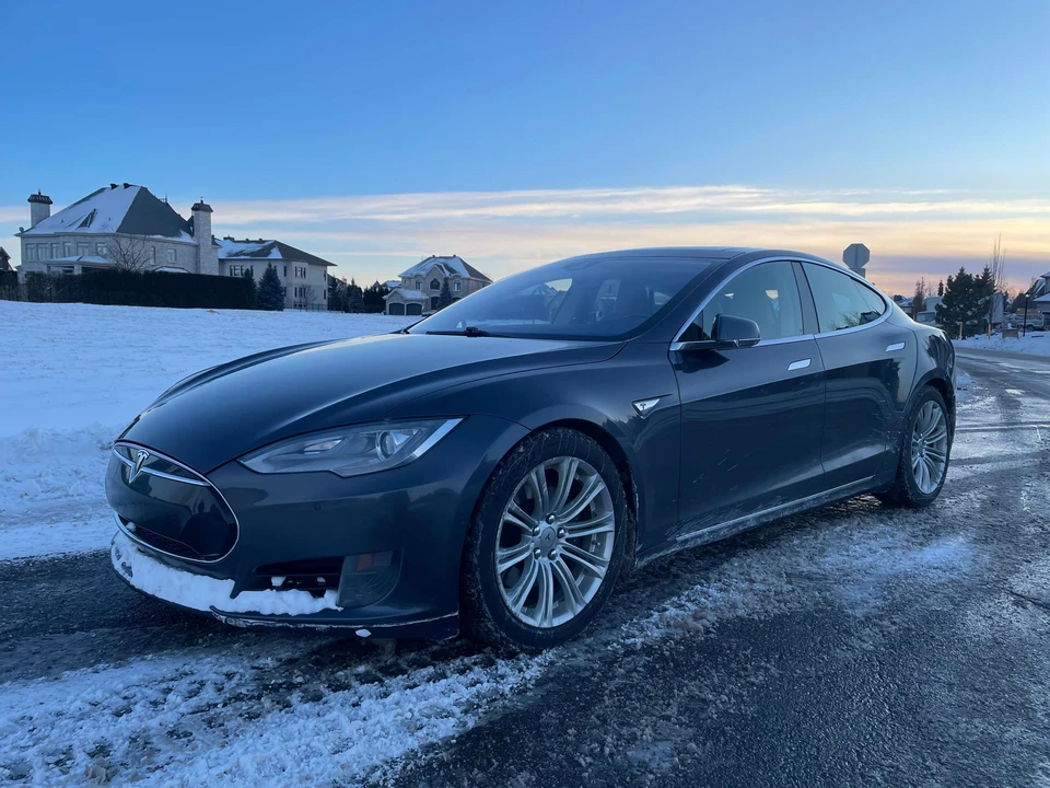 2015 Tesla Model S - Image 15 of 31