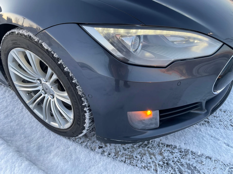 2015 Tesla Model S - Image 22 of 31