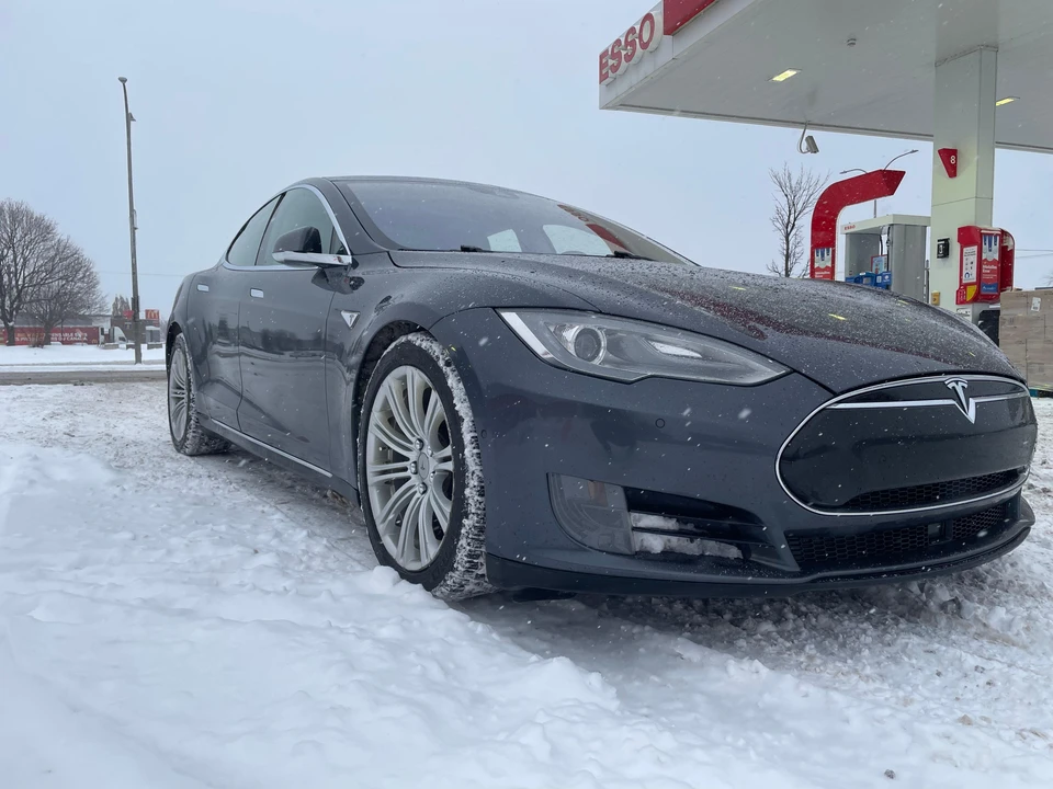 2015 Tesla Model S - Image 13 of 31