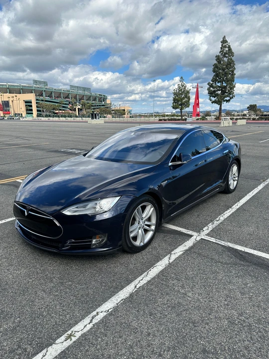 2015 Tesla Model S - Image 8 of 30