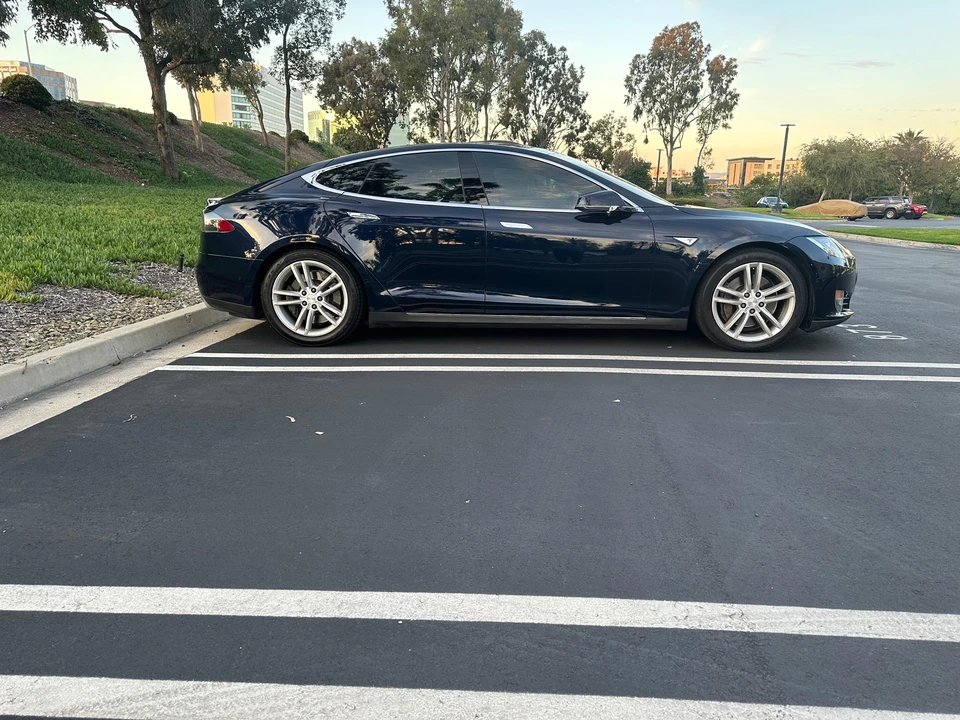 2015 Tesla Model S - Image 14 of 30