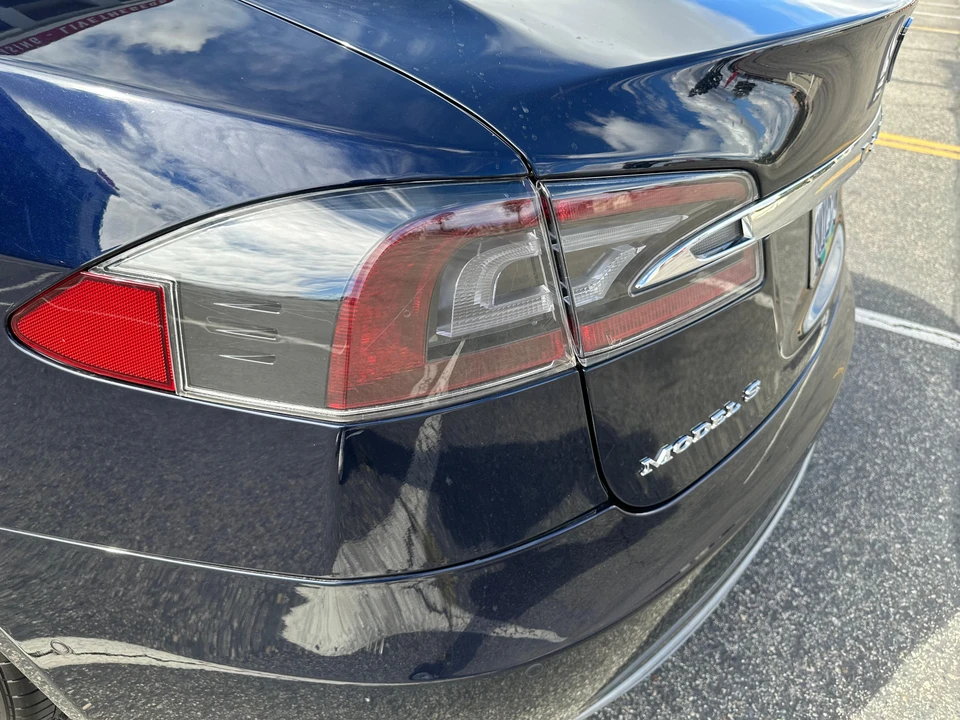 2015 Tesla Model S - Image 18 of 30