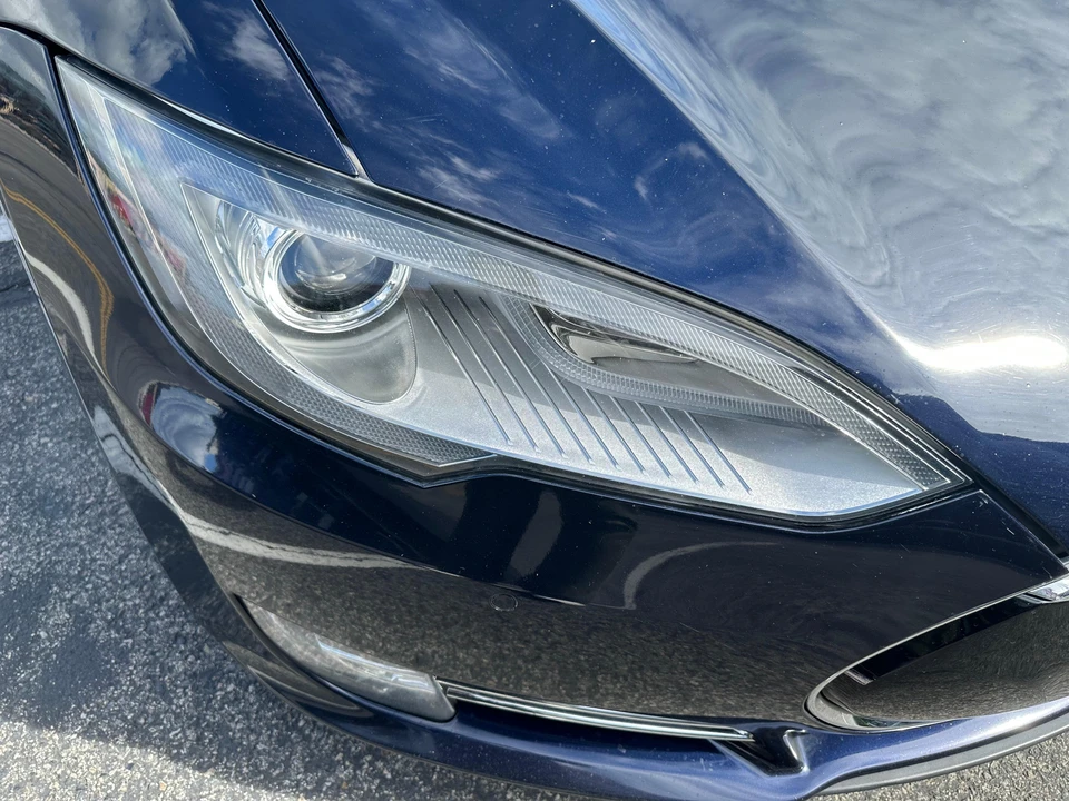 2015 Tesla Model S - Image 16 of 30