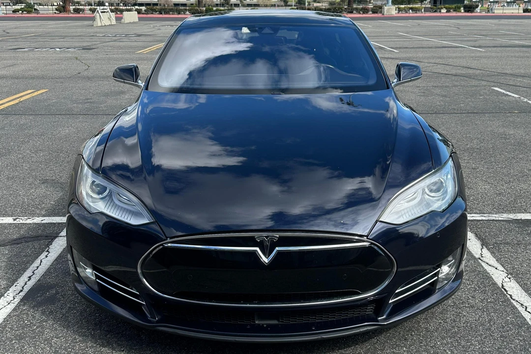 2015 Tesla Model S - Image 2 of 30