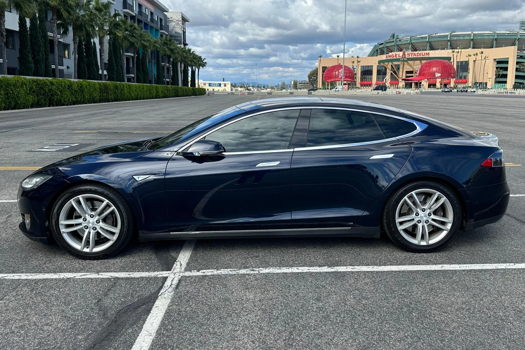 2015 Tesla Model S - Image 3 of 30
