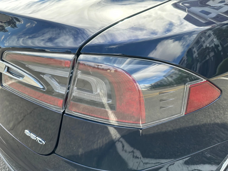2015 Tesla Model S - Image 19 of 30