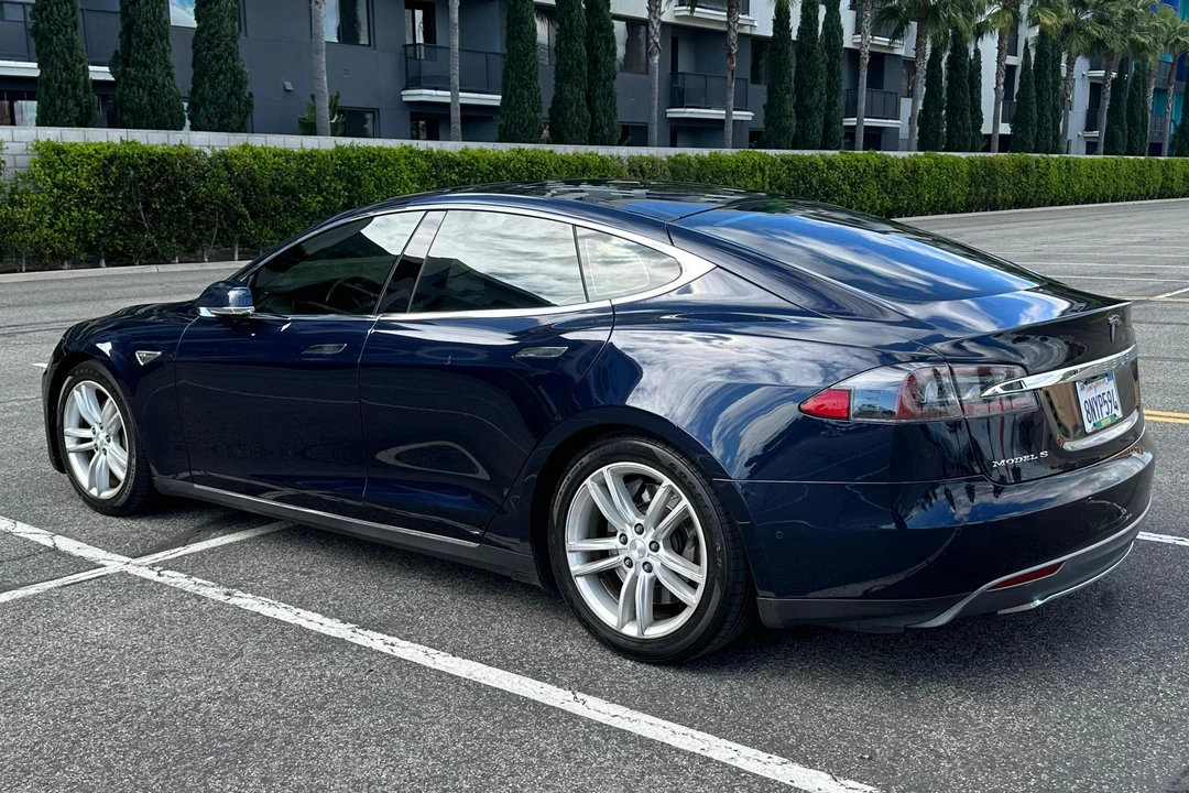 2015 Tesla Model S - Image 4 of 30