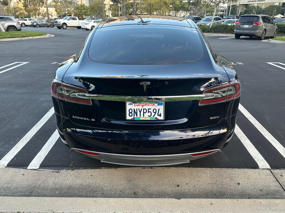 2015 Tesla Model S - Image 11 of 30